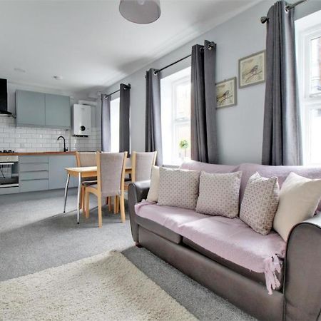 Nelson By The Docks Serviced Apartments By Roomsbooked Gloucester Ngoại thất bức ảnh
